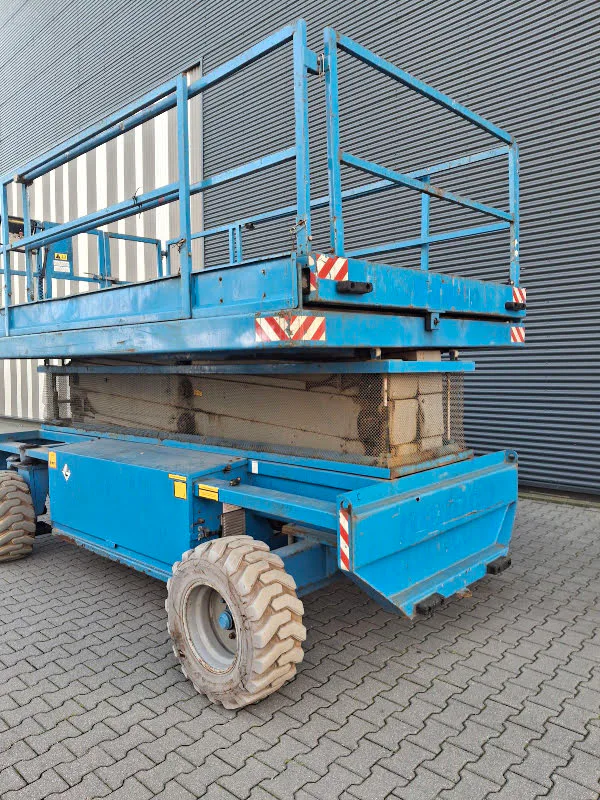 Holland Lift Q-135EL24 2008 - Scissor lift image 2 thumbnail