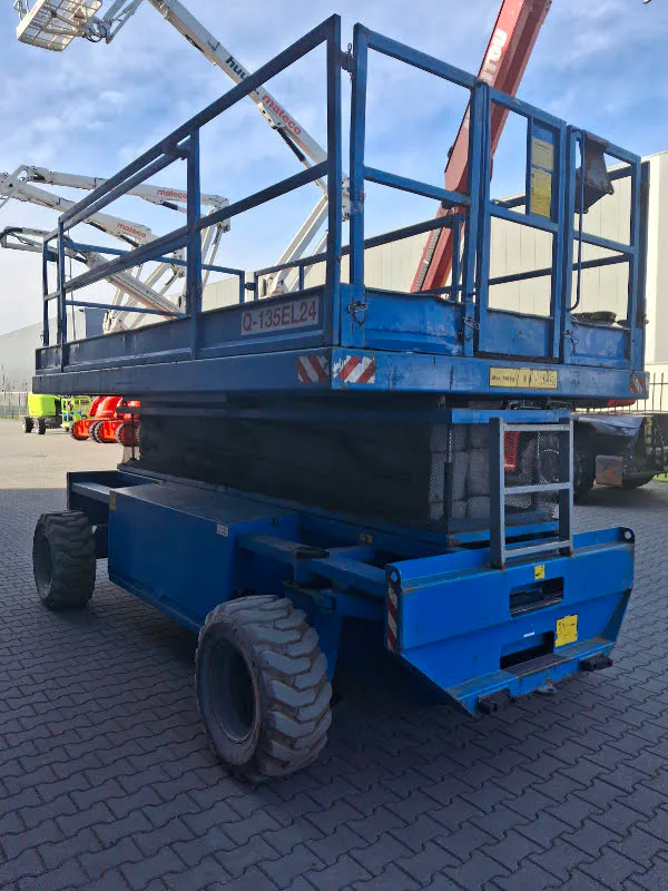 Holland Lift Q-135EL24 2008 - Scissor lift image 3 thumbnail