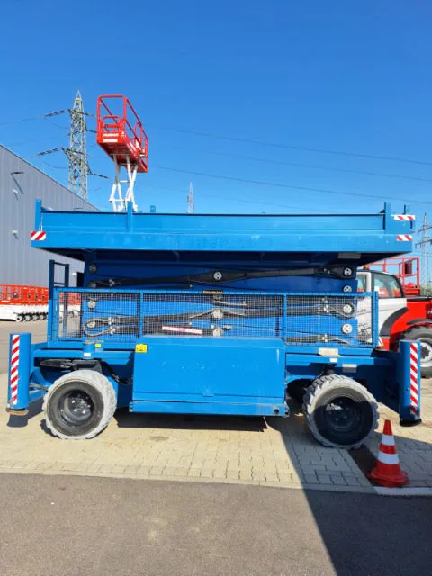 Holland Lift HL-220 D25 4WD/P/N 2016 - Scissor lift image 1