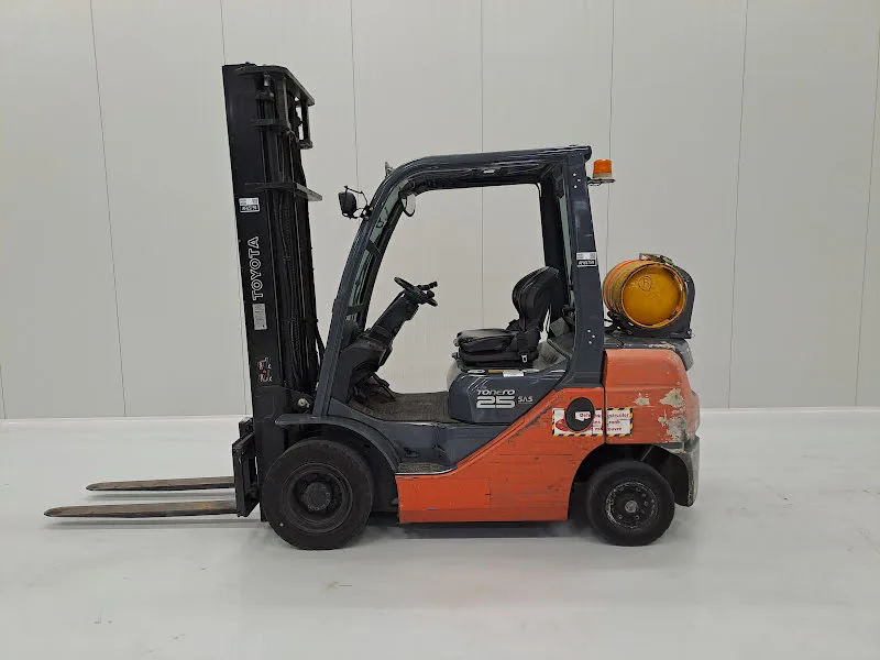 Toyota 02-8FGF25 2010 - Wózek widłowy LPG zdjęcie 1
