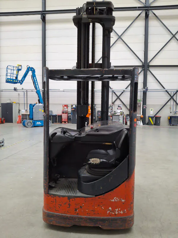 Linde R16 2004 - Chariot à mât rétractable image 1