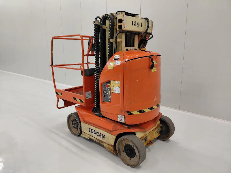 Jlg TOUCAN 8E 2012 - Personnel lift image 3 thumbnail