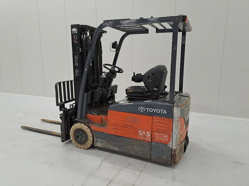 Toyota 7FBEF15 2009 - Electric forklift image 2 thumbnail
