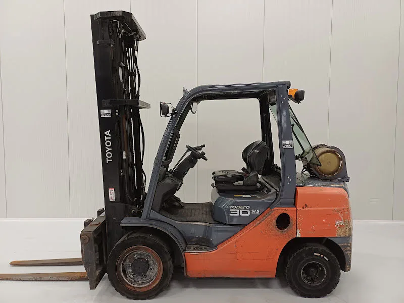 Toyota 02-8FGF30 2011 - Carrello elevatore GPL immagine 1