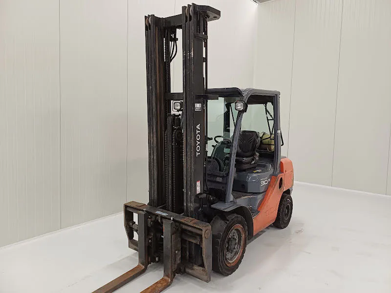 Toyota 02-8FGF30 2011 - Carrello elevatore GPL immagine 2 miniatura
