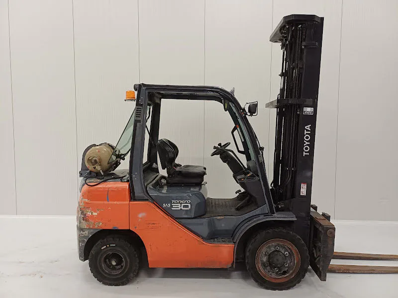 Toyota 02-8FGF30 2011 - Carrello elevatore GPL immagine 3 miniatura
