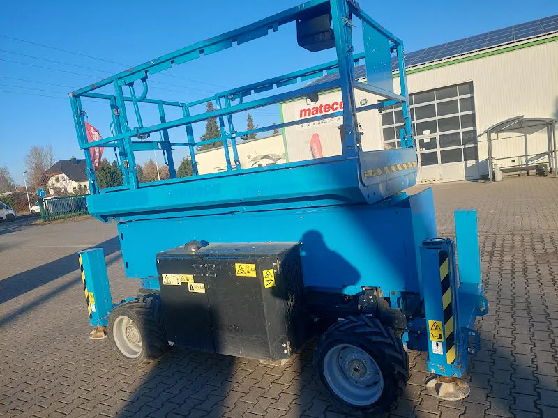 Genie GS-4069 RT OR 2017 - Scissor lift image 3 thumbnail