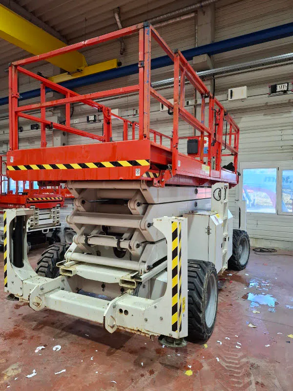 Genie GS-4390 RT 2016 - Scissor lift image 2 thumbnail