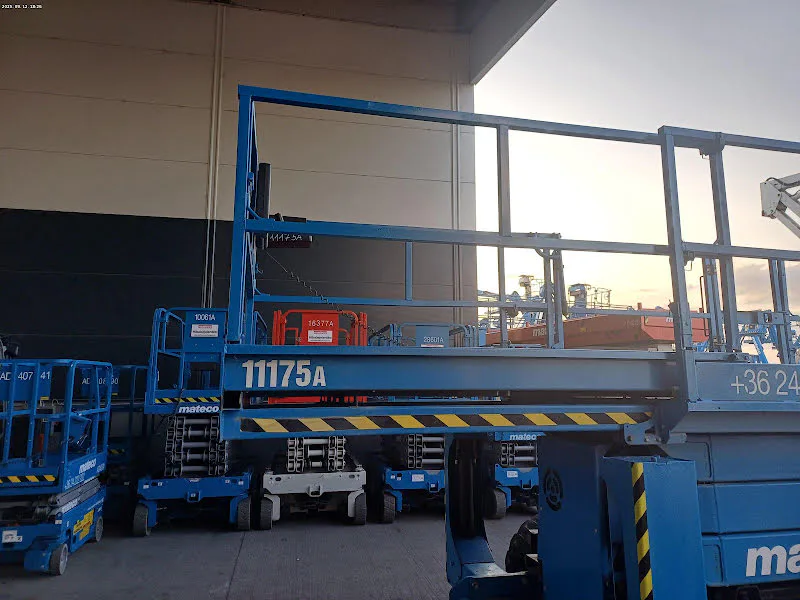 Genie GS-3390 RT 2016 - Scissor lift image 3 thumbnail