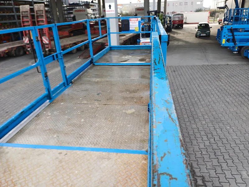Genie GS-3390 RT 2016 - Scissor lift image 3 thumbnail