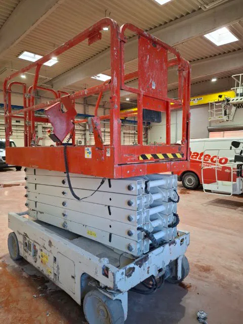 Genie GS-4047 2013 - Scissor lift image 2 thumbnail