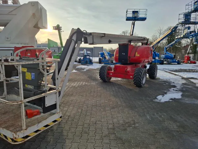 Jlg 800AJ 2014 - Articulated boom lift image 1