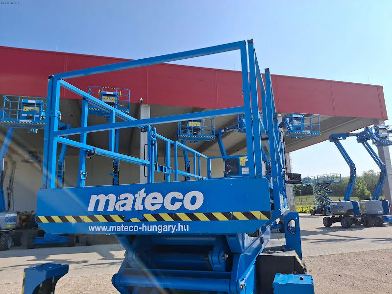 Genie GS-4390 RT 2016 - Scissor lift image 2 thumbnail