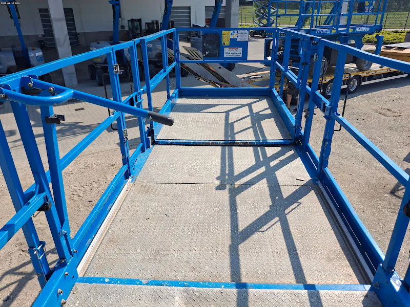 Genie GS-4390 RT 2016 - Scissor lift image 3 thumbnail