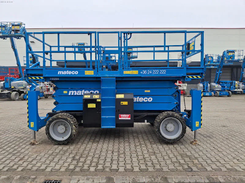 Genie GS-4390 RT 2016 - Scissor lift image 1