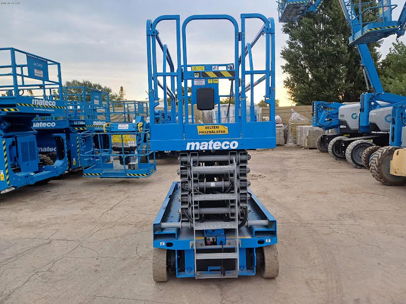 Genie GS-4047 2013 - Scissor lift image 3 thumbnail