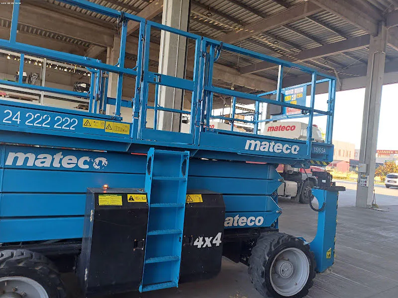 Genie GS-4390 RT 2016 - Scissor lift image 1