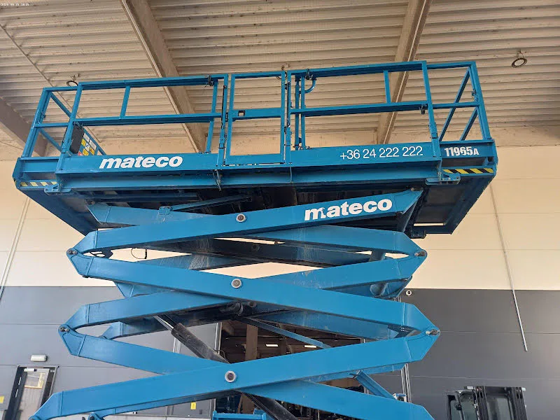 Genie GS-4390 RT 2016 - Scissor lift image 3 thumbnail
