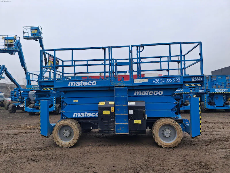 Genie GS-4390 RT 2016 - Scissor lift image 1