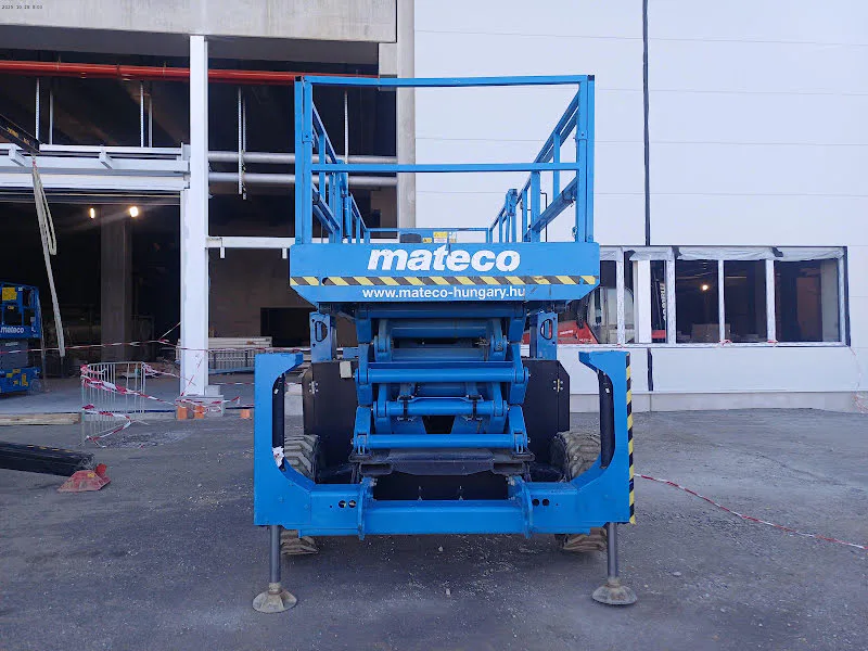 Genie GS-4390 RT 2016 - Scissor lift image 2 thumbnail