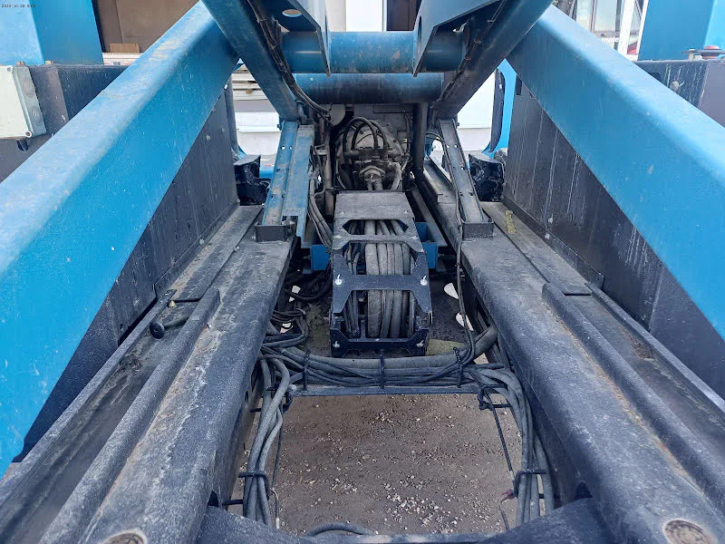 Genie GS-4390 RT 2016 - Scissor lift image 3 thumbnail