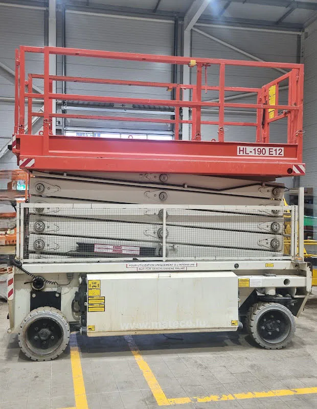 Holland Lift HL-190 E12 2017 - Scissor lift image 1