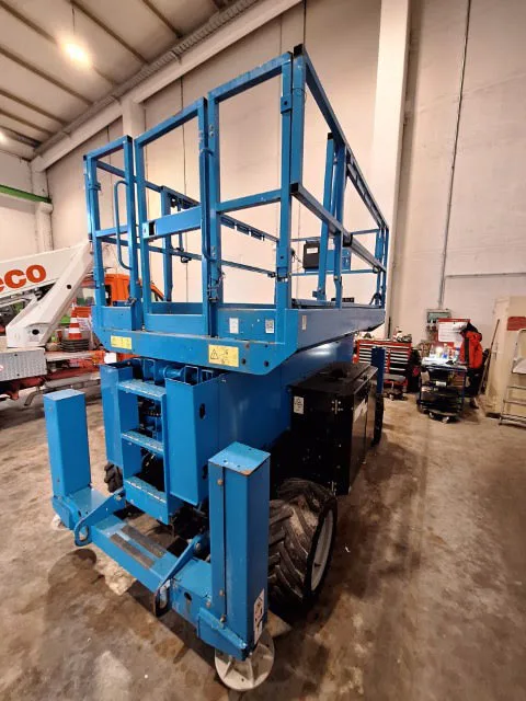 Genie GS-4069 RT OR 2015 - Plataforma de tesoura imagem 3 miniatura