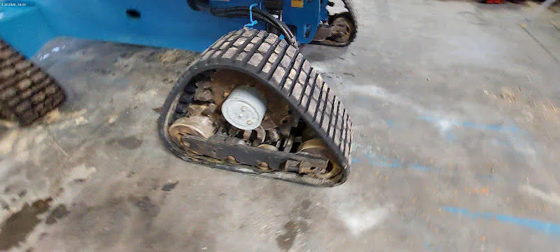 Genie S-45 TRAX 2015 - Telescopic boom lift image 2 thumbnail