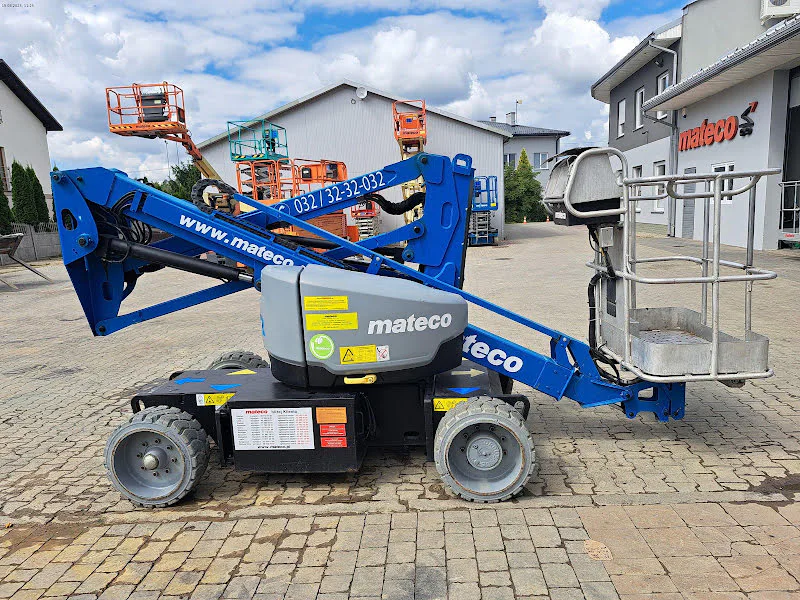 Genie Z-33/18 2015 - Articulated boom lift image 2 thumbnail