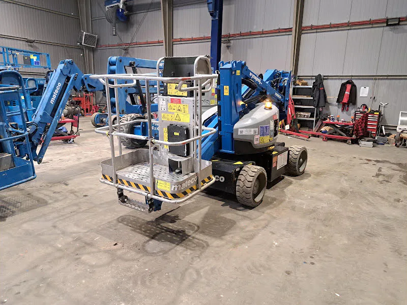Genie Z-33/18 2015 - Articulated boom lift image 1