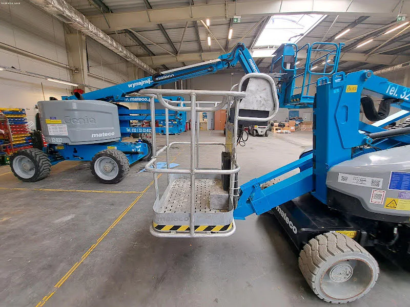 Genie Z-33/18 2015 - Articulated boom lift image 1