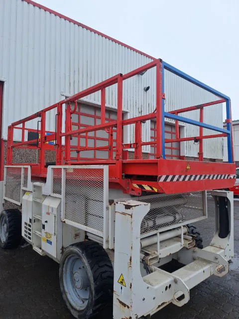 Genie GS-3390 RT 2015 - Scissor lift image 1