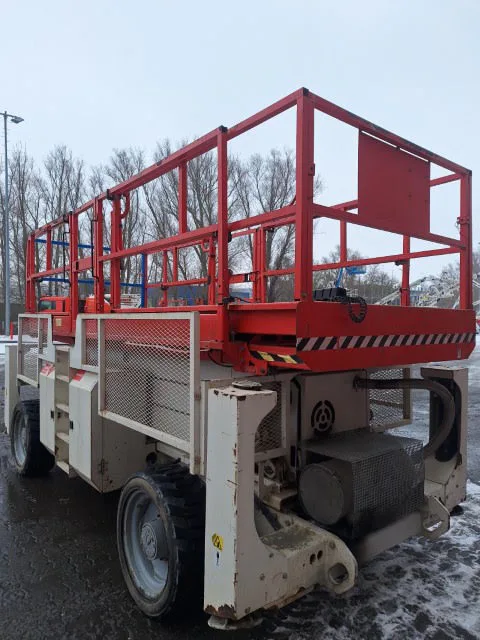 Genie GS-3390 RT 2015 - Scissor lift image 3 thumbnail