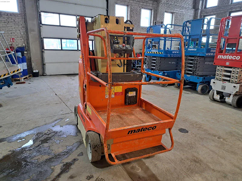 Jlg TOUCAN 8E 2015 - Personnel lift image 2 thumbnail