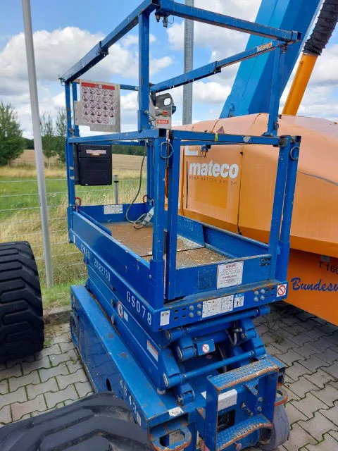 Skyjack SJIII 3219 2015 - Scissor lift image 2 thumbnail