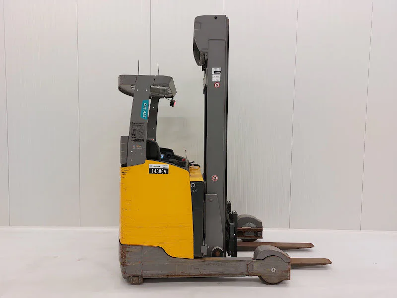 Jungheinrich ETV 320 2017 - Reach Truck image 3 thumbnail