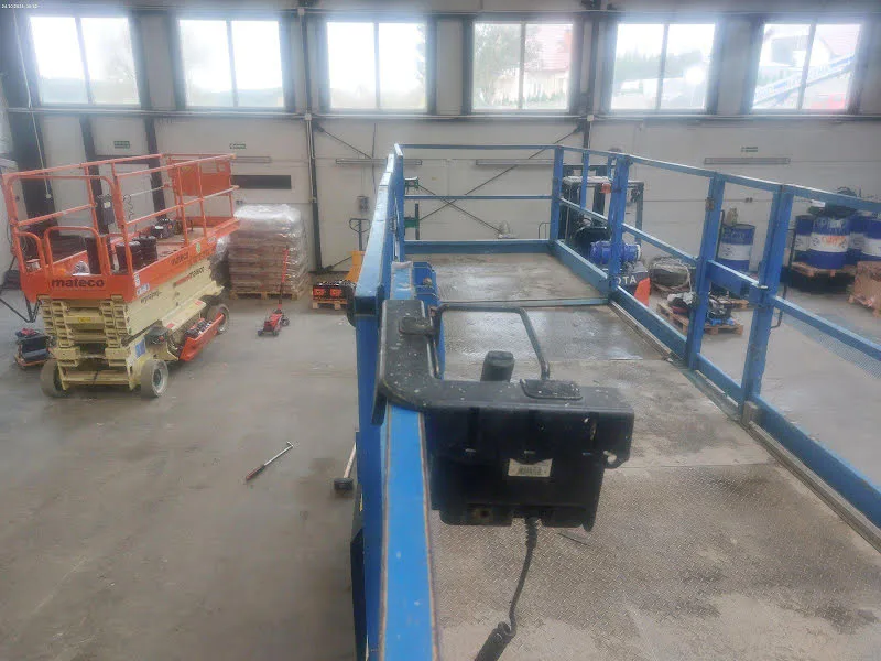 Genie GS-3390 RT 2016 - Scissor lift image 2 thumbnail