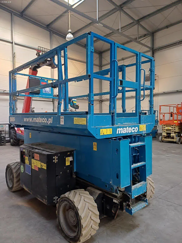 Genie GS-4069 DC 2016 - Scissor lift image 2 thumbnail