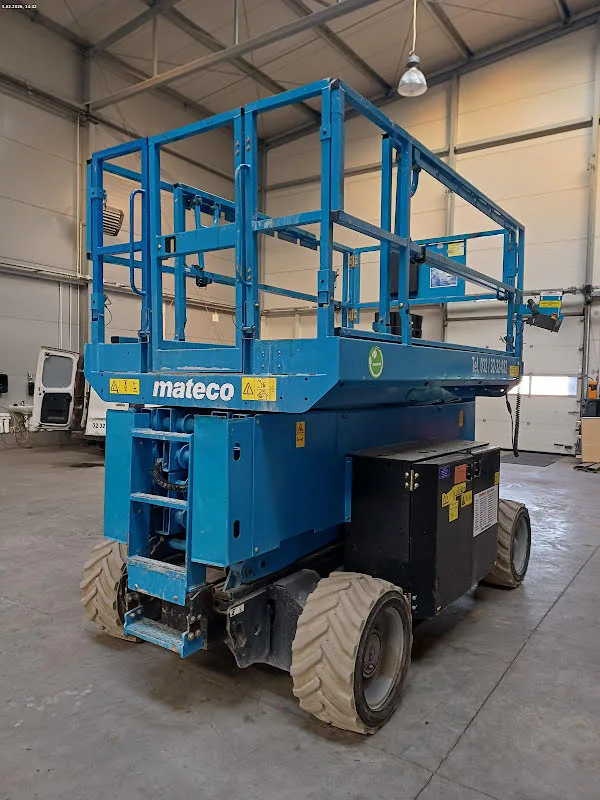 Genie GS-4069 DC 2016 - Scissor lift image 3 thumbnail