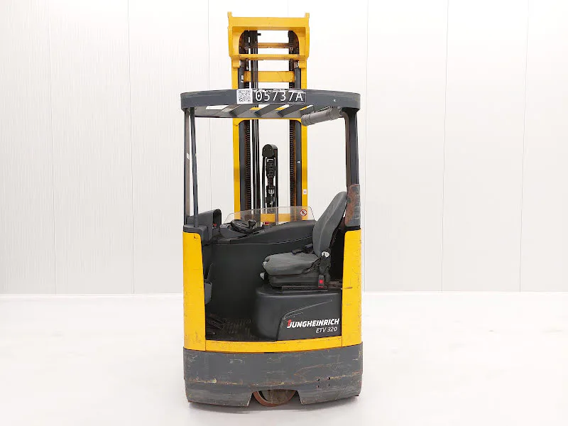 Jungheinrich ETV 320 2015 - Reach Truck image 3 thumbnail
