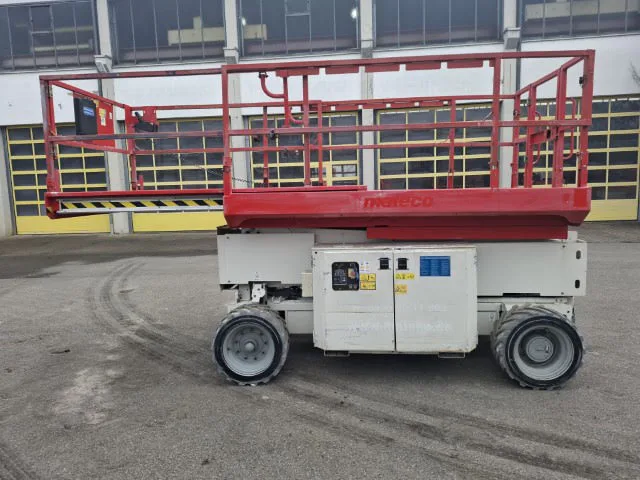 Genie GS-2669 DC 2015 - Scissor lift image 2 thumbnail
