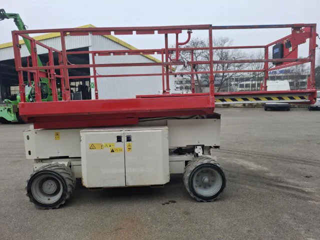 Genie GS-2669 DC 2015 - Scissor lift image 3 thumbnail