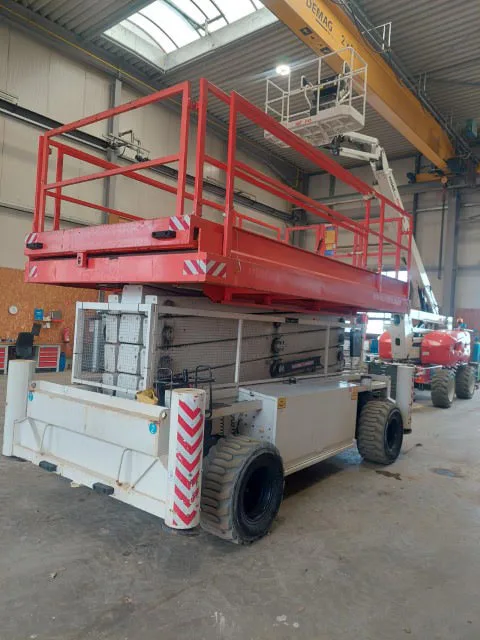 Holland Lift B-165DL25 4WD/P/N 2015 - Nůžková plošina obrázek 3 náhled
