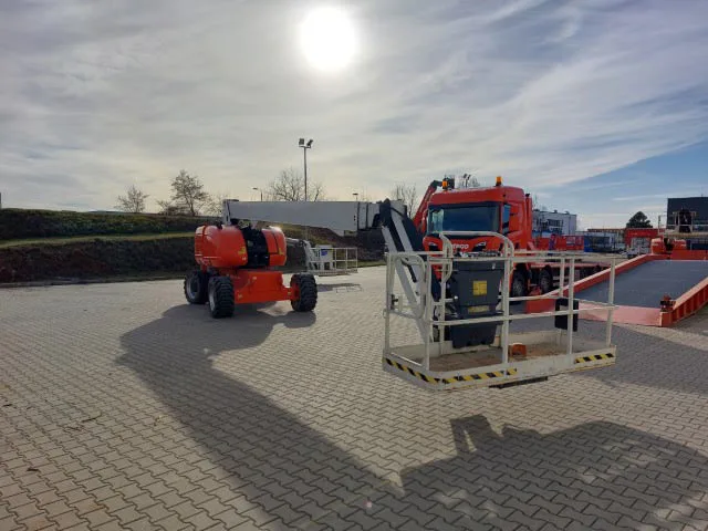 Jlg 860SJ 2014 - Telescopic boom lift image 2 thumbnail