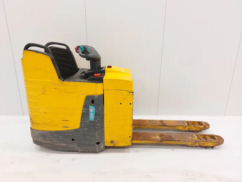 Jungheinrich ERE 225 2017 - Low-lift pallet truck image 2 thumbnail