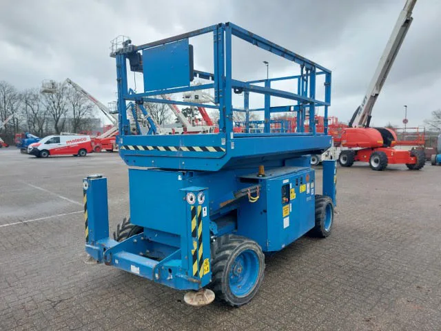 Genie GS-3369 RT OR 2015 - Scissor lift image 2 thumbnail