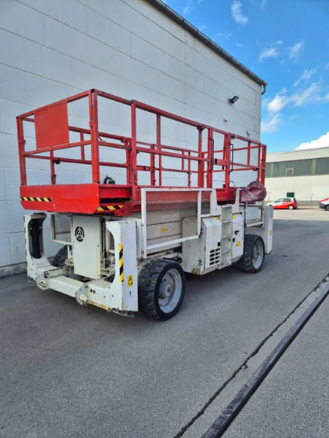 Genie GS-3390 RT 2014 - Scissor lift image 1