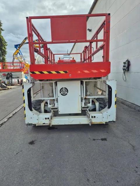 Genie GS-3390 RT 2014 - Scissor lift image 3 thumbnail