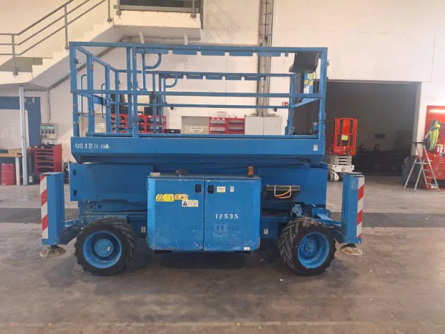 Genie GS-3369 RT OR 2015 - Schaarhoogwerker afbeelding 1