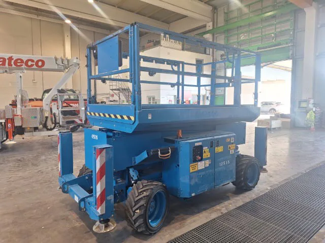 Genie GS-3369 RT OR 2015 - Schaarhoogwerker afbeelding 3 miniatuur